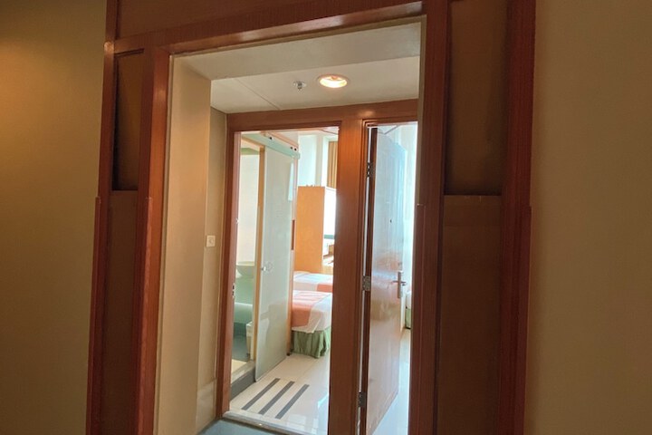 Room 9 of 36