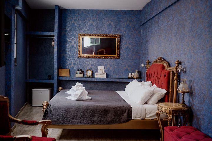 Room 12 of 120