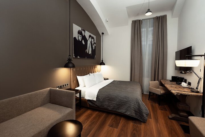 Room 17 of 77