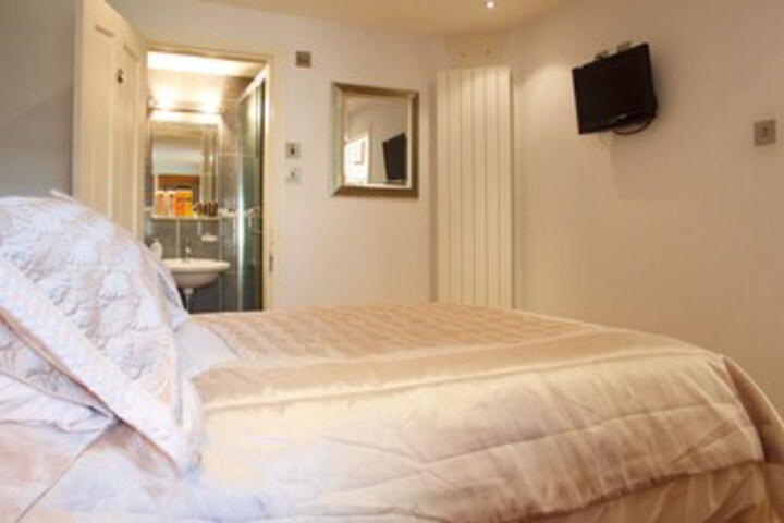 Room 15 of 21