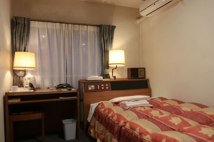 Room 6 of 11