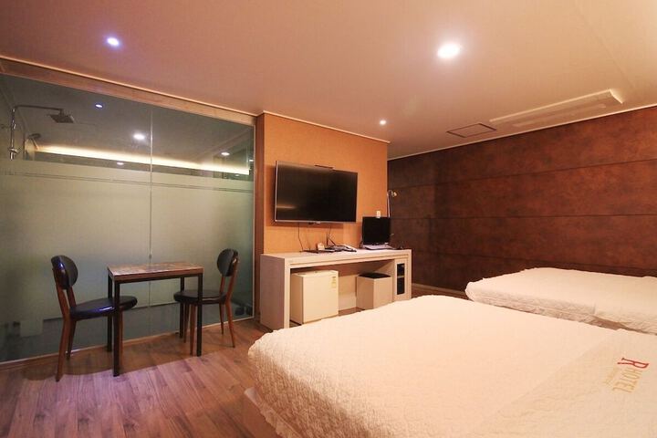 Room 12 of 59