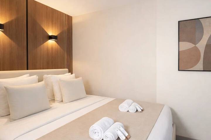 Room 18 of 159