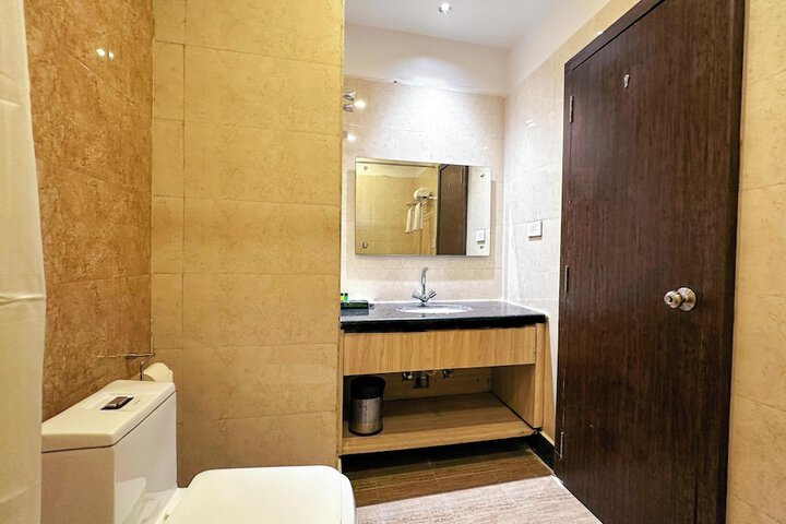 Room 16 of 37