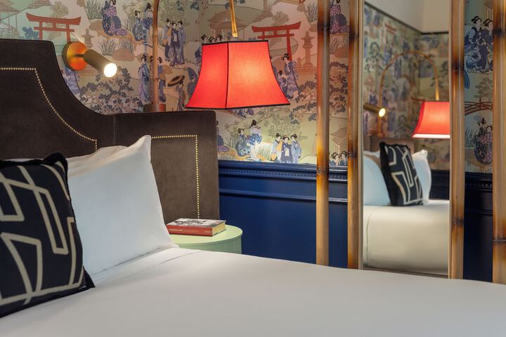 Room 9 of 32