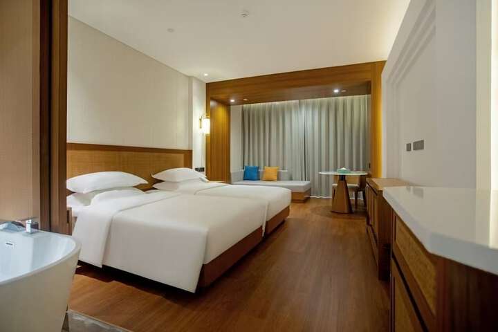 Room 15 of 43