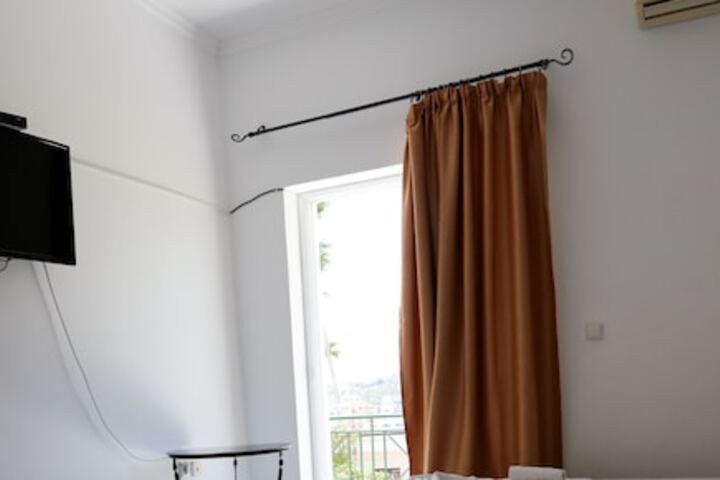 Room 27 of 66