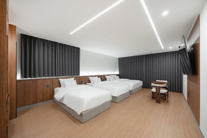 Room 7 of 17