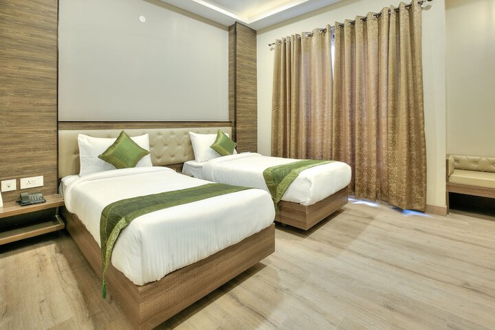 Room 32 of 46