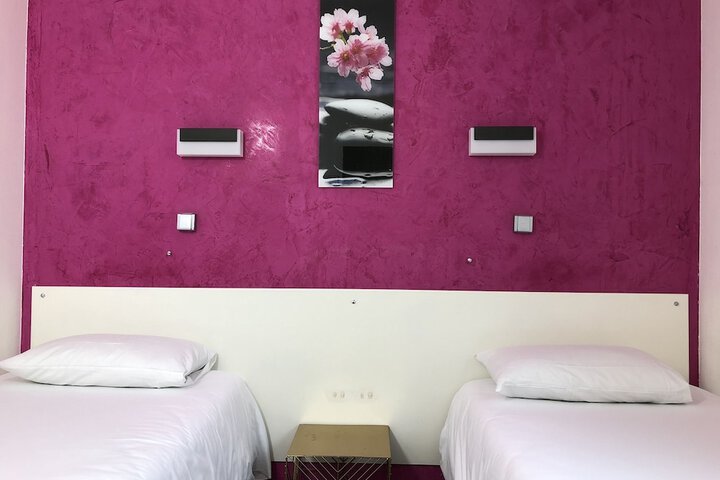 Room 28 of 67