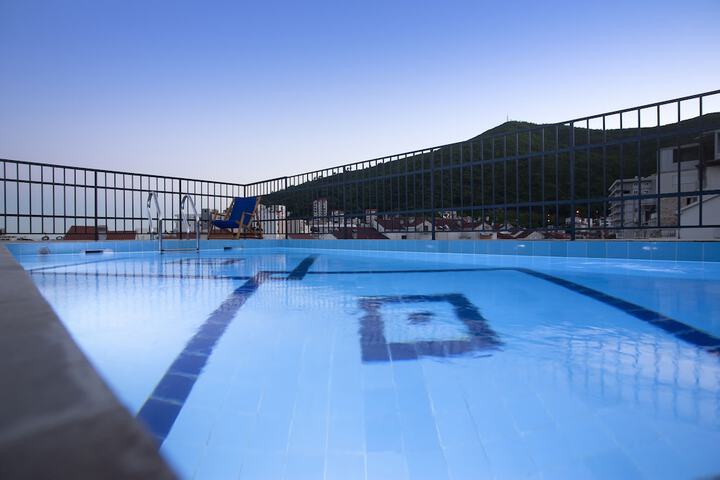 Pool 47 of 71