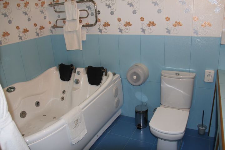 Room 3 of 43