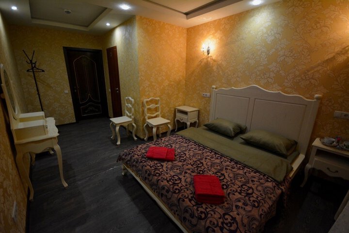 Room 25 of 33