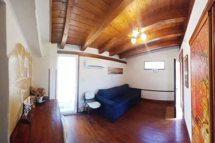 Lounge 36 of 42