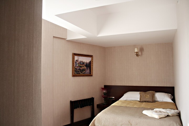 Room 8 of 32
