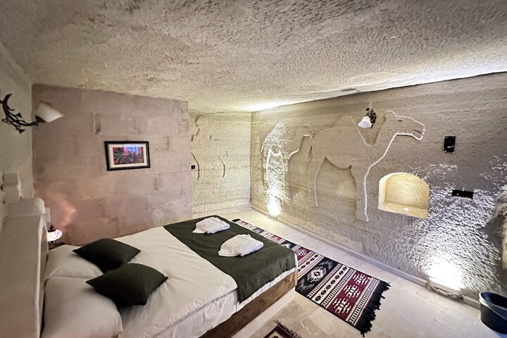 Room 4 of 83
