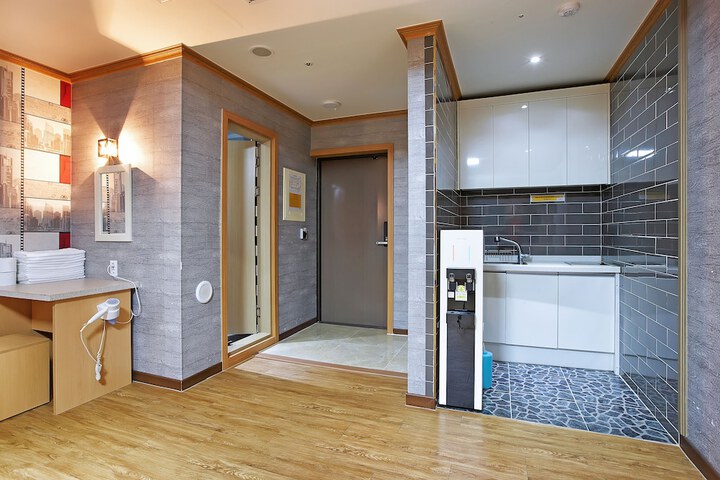 Room 4 of 62