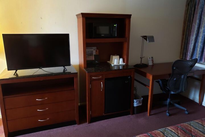 Room 10 of 37