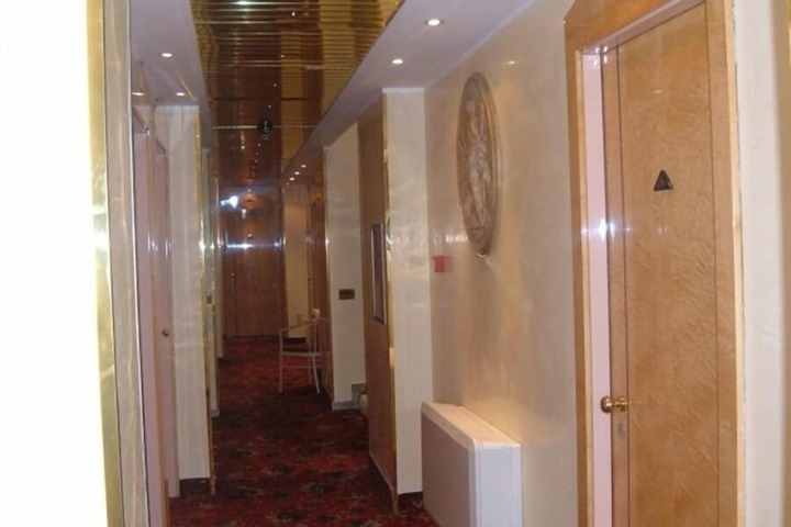 Ballroom/Hall 31 of 33