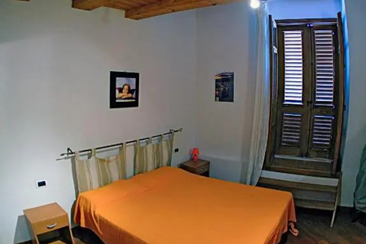 Room 6 of 14