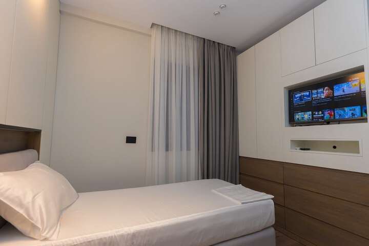 Room 104 of 201