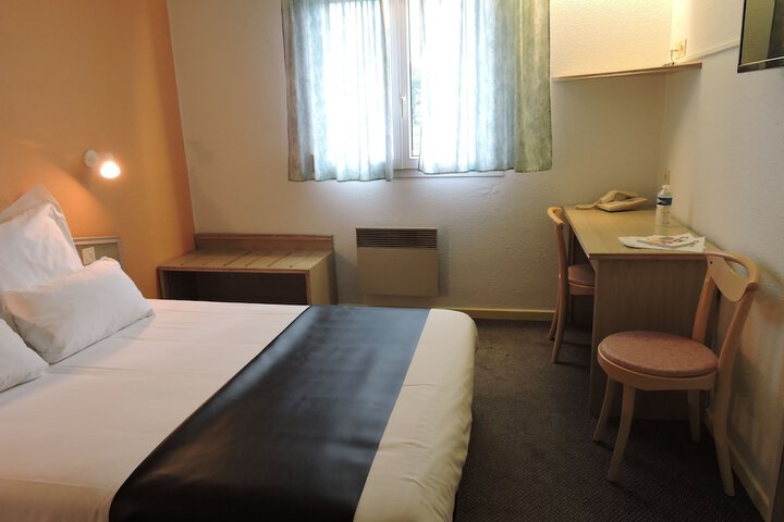 Room 11 of 39