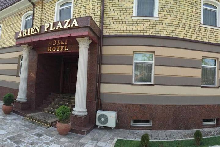 Arien Plaza