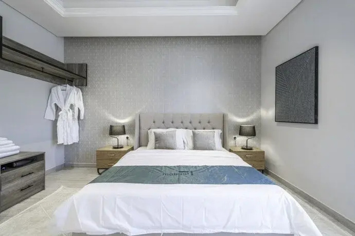 Room 8 of 12