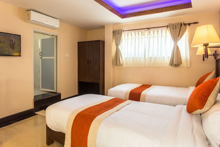 Room 8 of 38