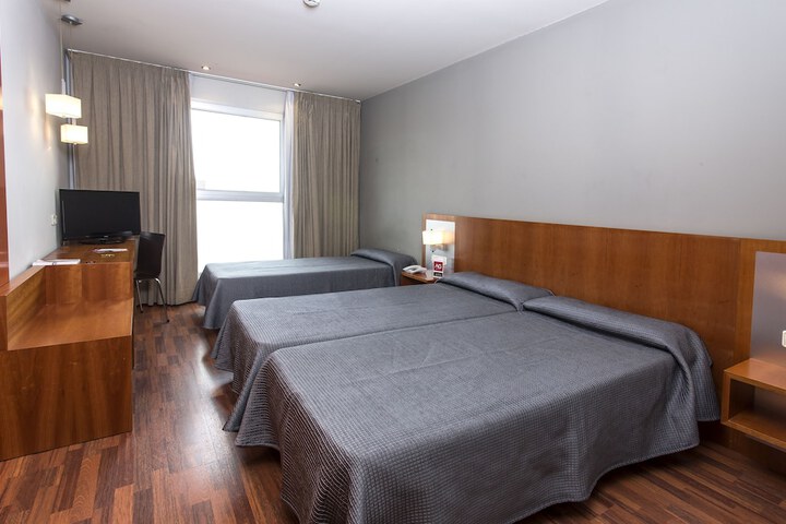 Room 8 of 40