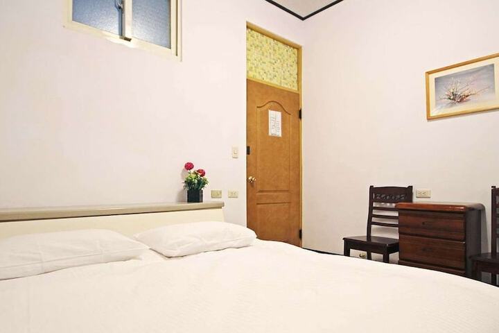 Room 13 of 20