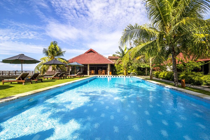 Hotel Pool