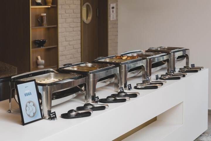 Breakfast/Coffee Service 143 of 211