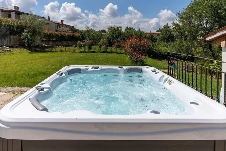 Pool 12 of 20