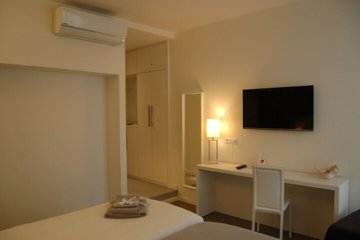 Room 10 of 30
