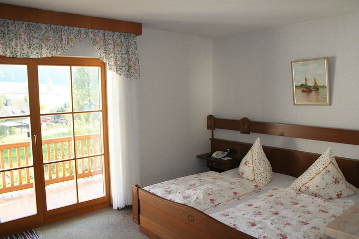 Room 2 of 9
