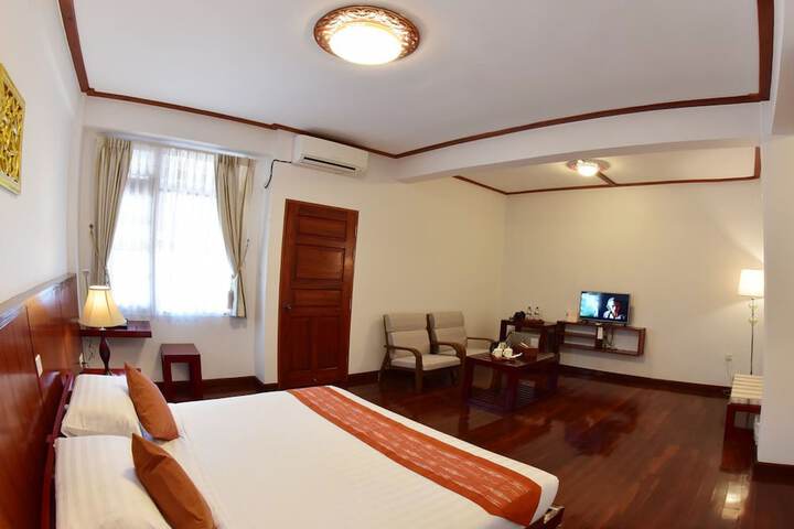 Room 7 of 28