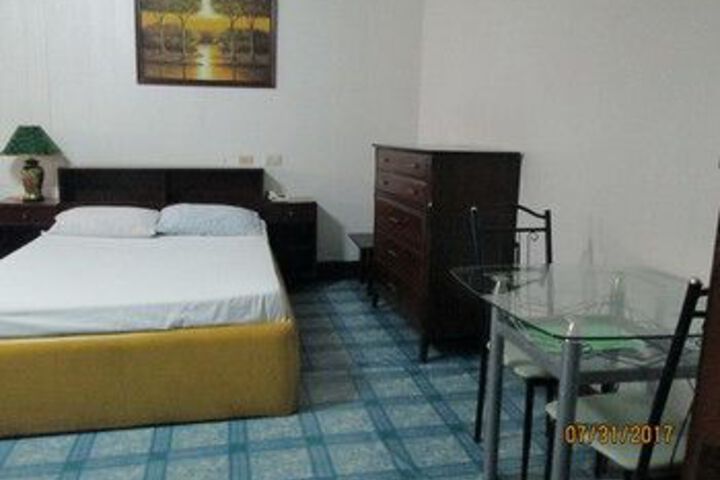 Room 10 of 30