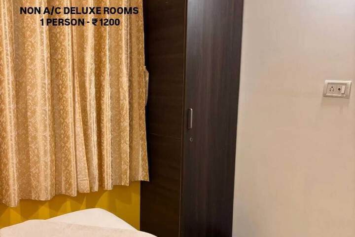 Room 8 of 16