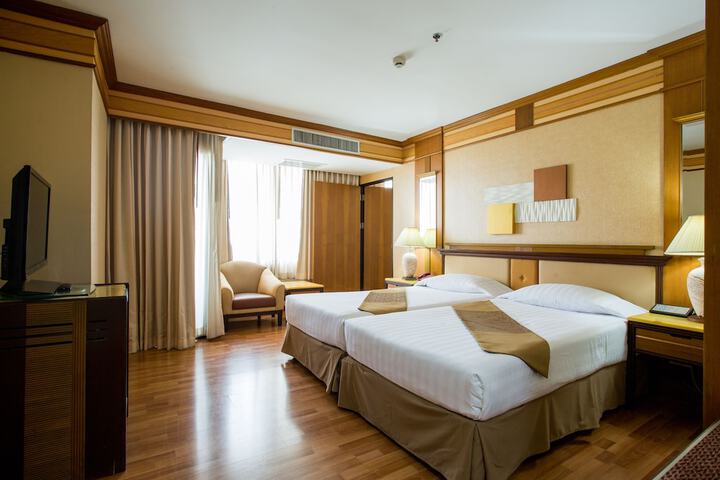 Room 16 of 104