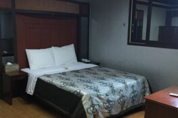 Room 5 of 14