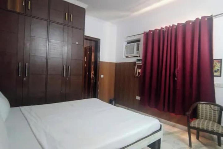 Room 12 of 17