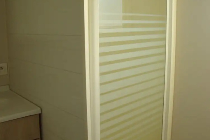 Room 8 of 12