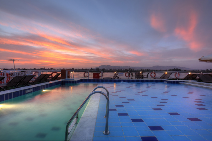 Swimming pool at Steigenberger Legacy