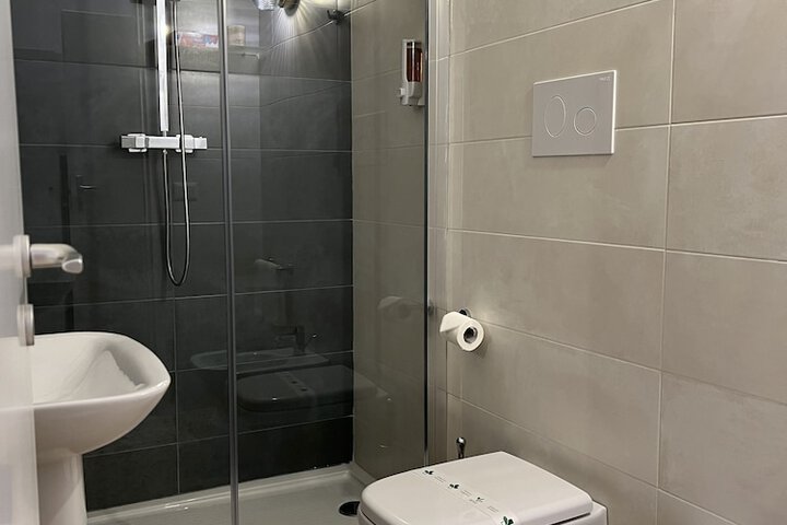Room 54 of 69