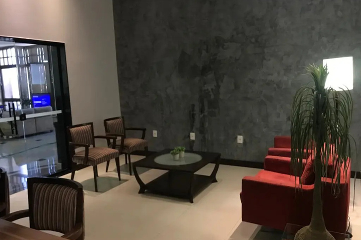 Room 9 of 11