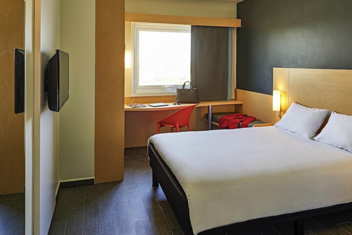 Room 4 of 41