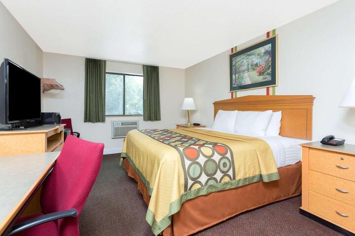 1 King Bed (8 of 10)