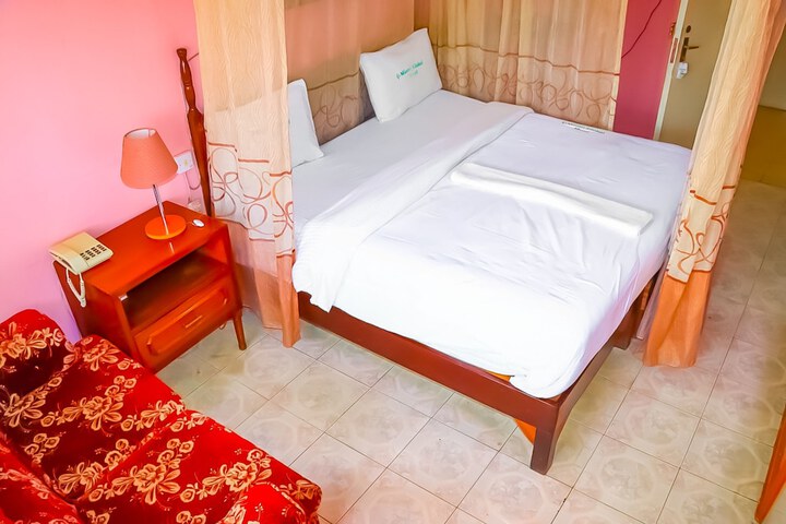 Room 10 of 19