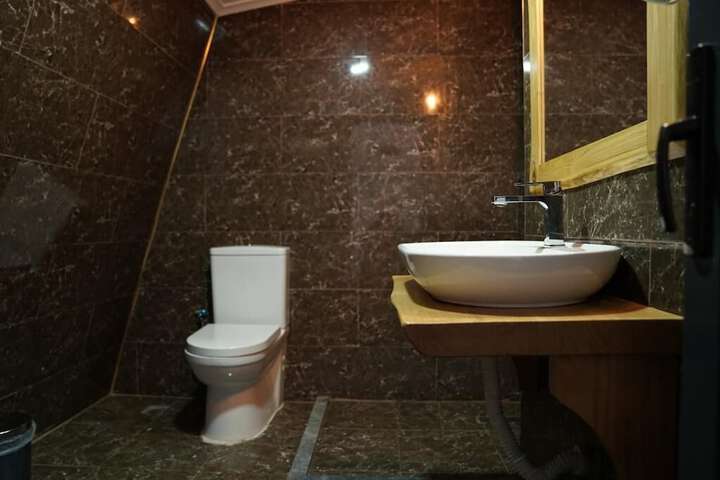 Room 12 of 33